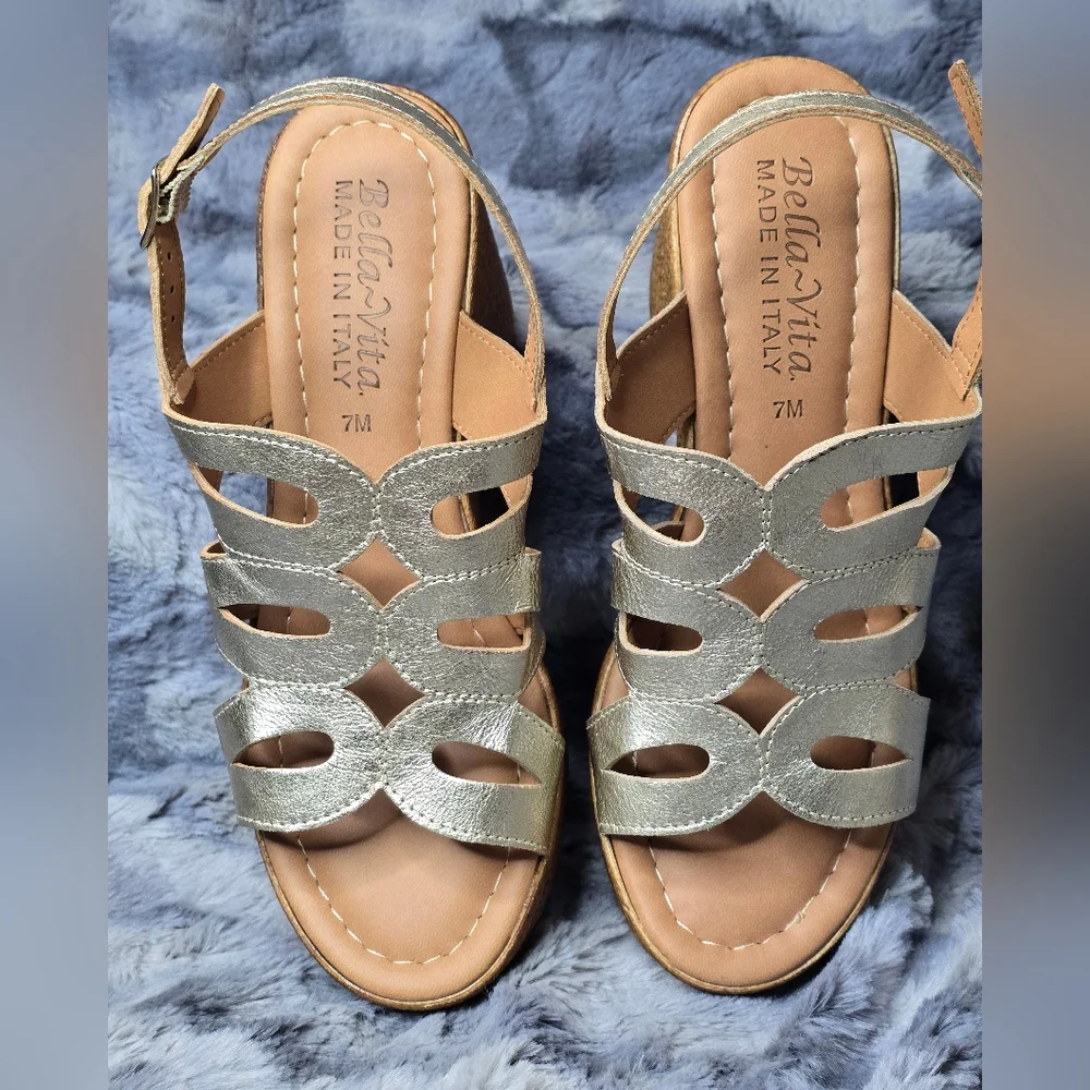 NWOB Bella Vita Women's Pri-Italy Platform‎ Sandals Champagne Gold Size 7